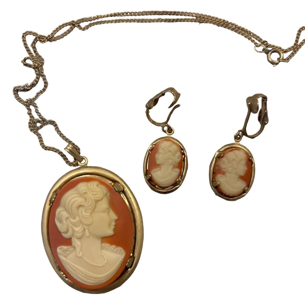 Vintage 50’s Jeweline Duets cameo necklace, and earrings set in original box.